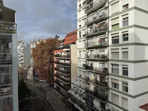 Luminoso piso alto c/bc prox SUBTE