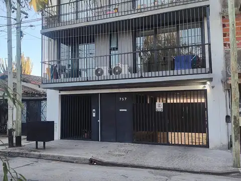 ALQUILER dpto 2 amb. c/Balcón y Cochera