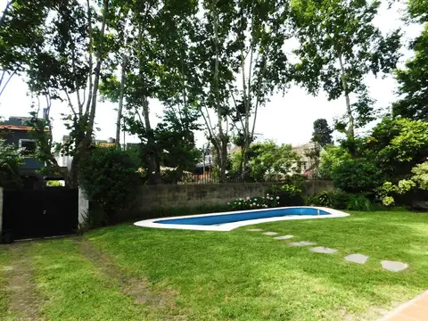 Casa en Alquiler con 1 cochera