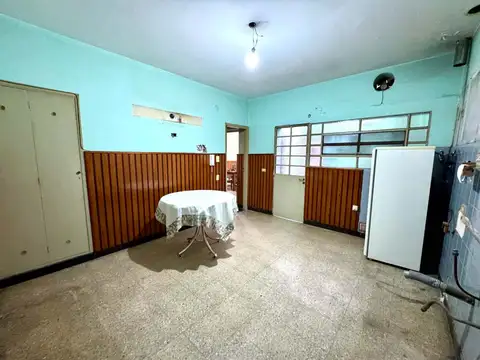 CASA EN VENTA CON TERRAZA, QUINCHO. GRAN POTENCIAL