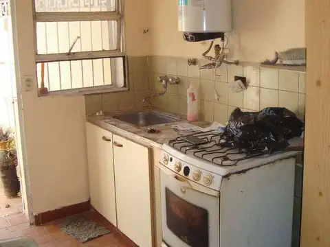 CIUDADELA. ECUADOR 1900. PH DE UN AMBIENTE CON PATIO.