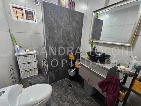 VENTA DE CASA CON PARQUE, PISCINA EN ALEJANDRO KORN