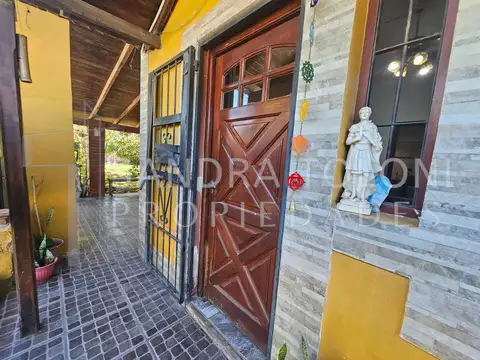 VENTA DE CASA CON PARQUE, PISCINA EN ALEJANDRO KORN