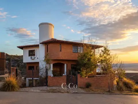 Casa 7 ambientes con 4 baños