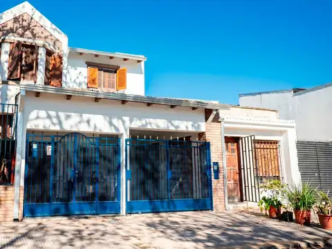 Venta Casa con Patio, Pileta y Terraza