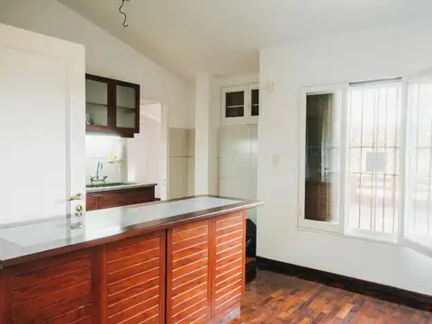 Casa en Alquiler con 2 cocheras