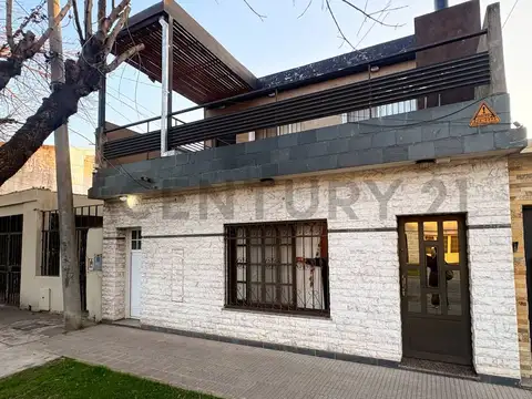 Venta Casa de 2 Dormitorios + comodín con quincho y jardin en Belgrano, Rosario