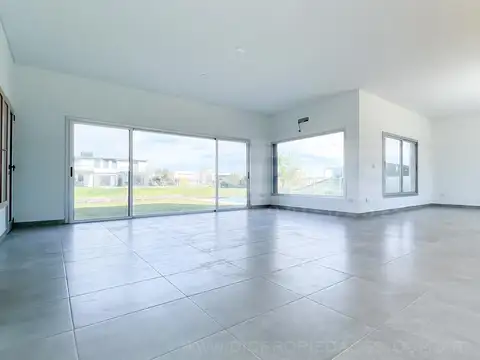 Casa 6 ambientes con 3 baños