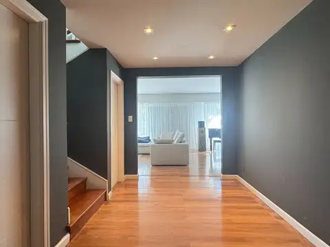 Casa 9 ambientes con 5 baños