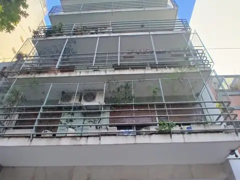PEÑA y AYACUCHO  -  LINDO SEMIPISO CON COCHERA  -  VISTA ABIERTA  -