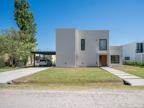 Casa en alquiler en el Barrio Medal Country club, Pilar, GBA Norte - 4 Ambientes