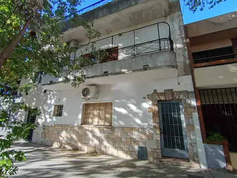 PH DE 2 AMB. P.B. C/PATIO Y TZA. SIN EXPENSAS.