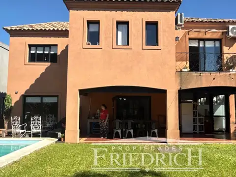 Casa 5 ambientes con 3 baños