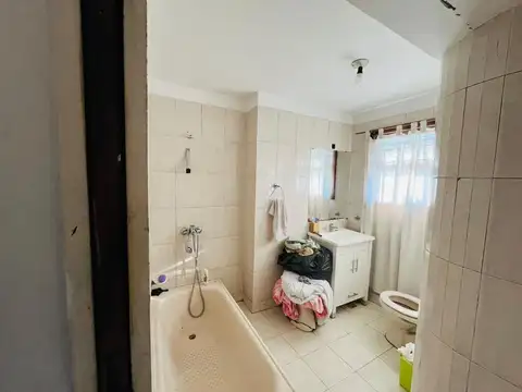 Local en Venta en Bernal Oeste, USD 240.000