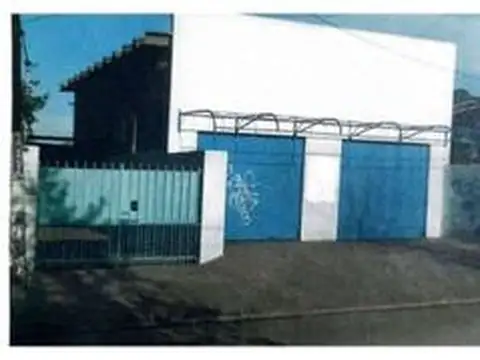 VENTA LOCAL  2 AMBIENTES 2 DEPOSITOS 1 CAMARA FRIGORIFICA  GARAGE 3 AUTOS  ACEPTA PERMUTA Y CREDITO