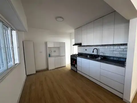 VENTA PH REFACCIONADO 2 AMBIENTES PLANTA ALTA