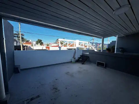 VENTA PH REFACCIONADO 2 AMBIENTES PLANTA ALTA