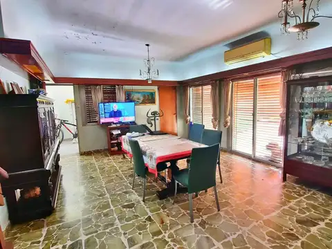 Casa 5 ambientes con 3 baños