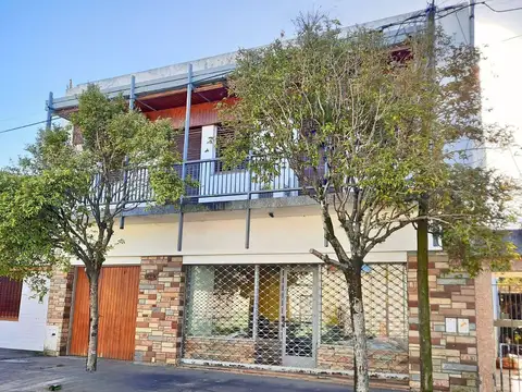 Casa 5 ambientes con 3 baños