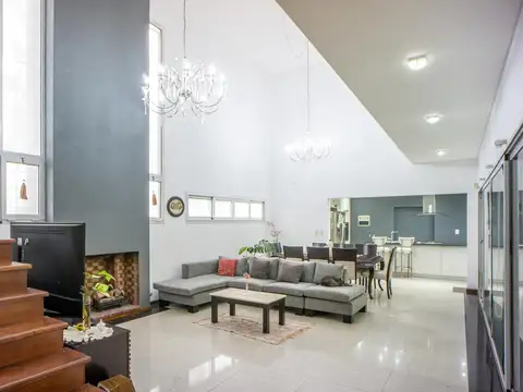 Casa 6 ambientes con 3 baños