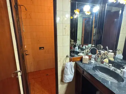 CASA 5 AMB  CON COCHERA Y FONDO