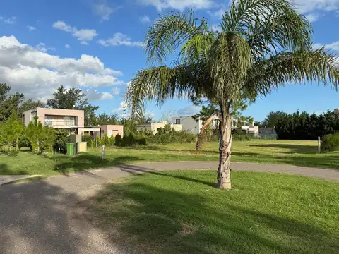 Los Espinillos y Av del Lago