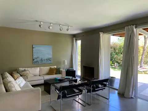 Casa en Alquiler Temporal en Santa Barbara, USD 4.200