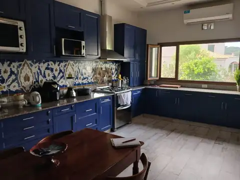 Casa 7 ambientes con 3 baños