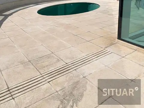 Venta departamento con piscina propia y cocheras