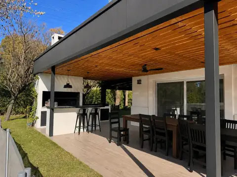 Casa en Venta 7 Ambientes en Mayling Club De Campo