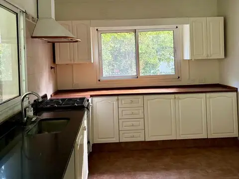 Casa en Venta con 5 cocheras