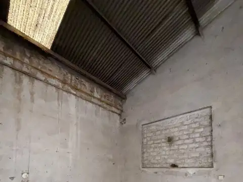 Casa 8 ambientes con 4 baños