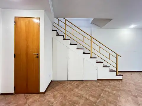 Depto Tipo Casa 4 ambientes con 2 baños