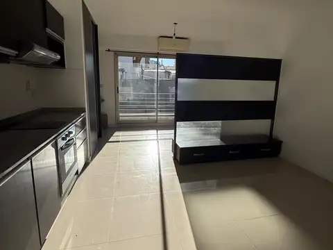 MONOAMBIUENTE CON COCHERA , MEDIA CUADRA PLAZA LARRAZABAL