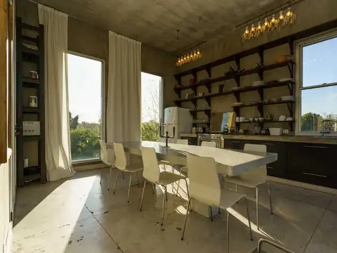 Casa 6 ambientes con 2 baños