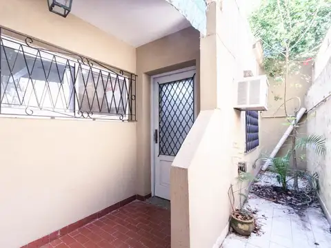 Depto Tipo Casa en Alquiler en Banfield, $ 700.000