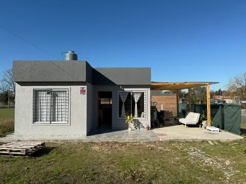 CASA EN VENTA DOS AMBIENTES BARRIO SEMI CERRADO LOMADAS DE ESCOBAR