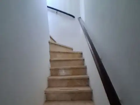 Casa 7 ambientes con 1 baño