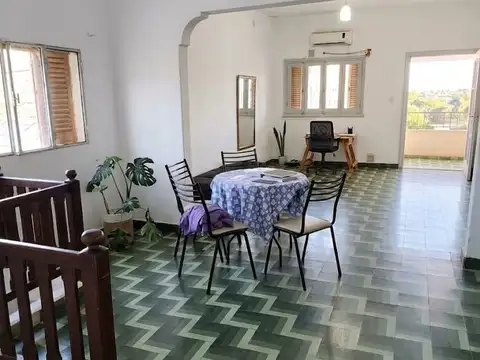 Casa en planta alta 3 dormitorios y cochera Paraná