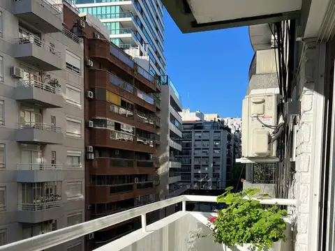 Luminoso 3 ambientes reciclado  con escritorio