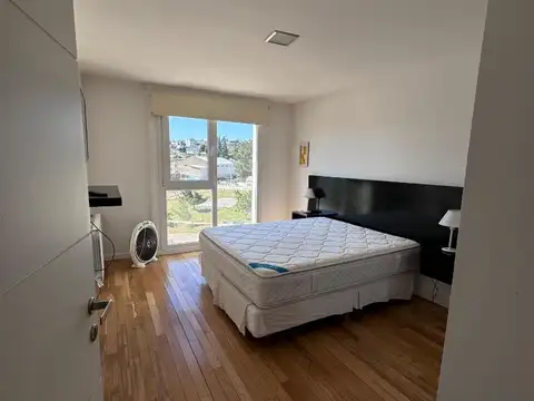 Departamento en Alquiler con 1 cocheras