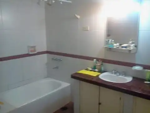 Casa 6 ambientes con 5 baños