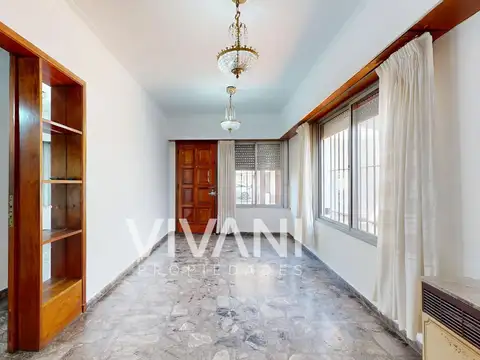 Casa 4 ambientes con 2 baños