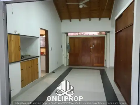 Casa 9 ambientes con 2 baños