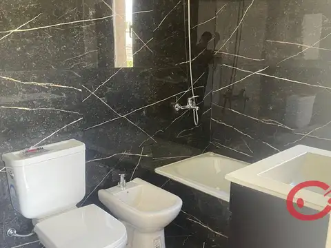 Casa 5 ambientes con 3 baños