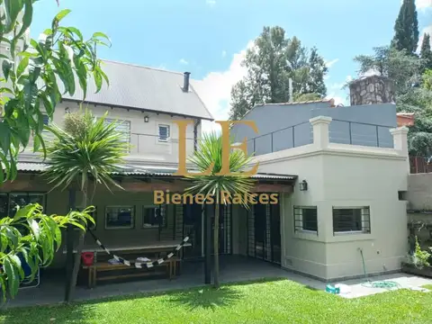 Casa 6 ambientes con 4 baños