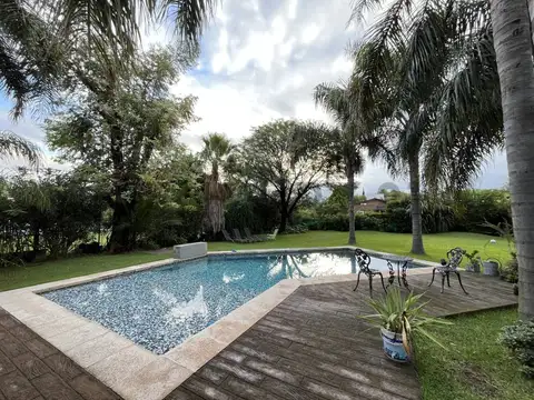Casa 6 ambientes con 2 baños