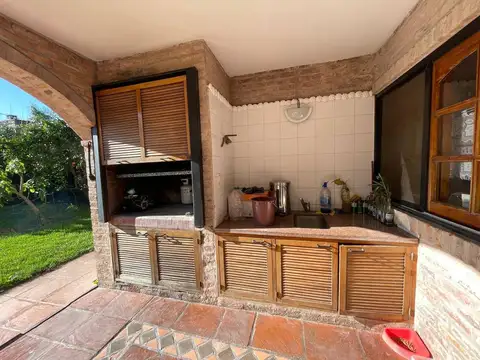 Casa 5 ambientes con 3 baños