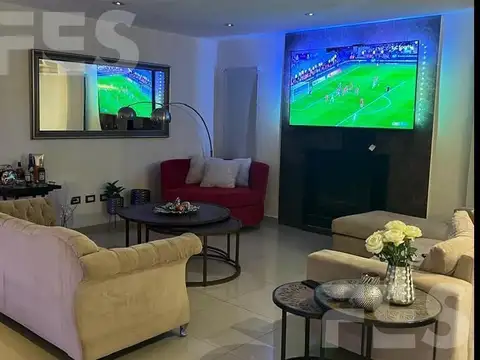 Casa 6 ambientes con 5 baños
