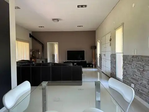 Casa Minimalista con Piscina - Fincas San Vicente